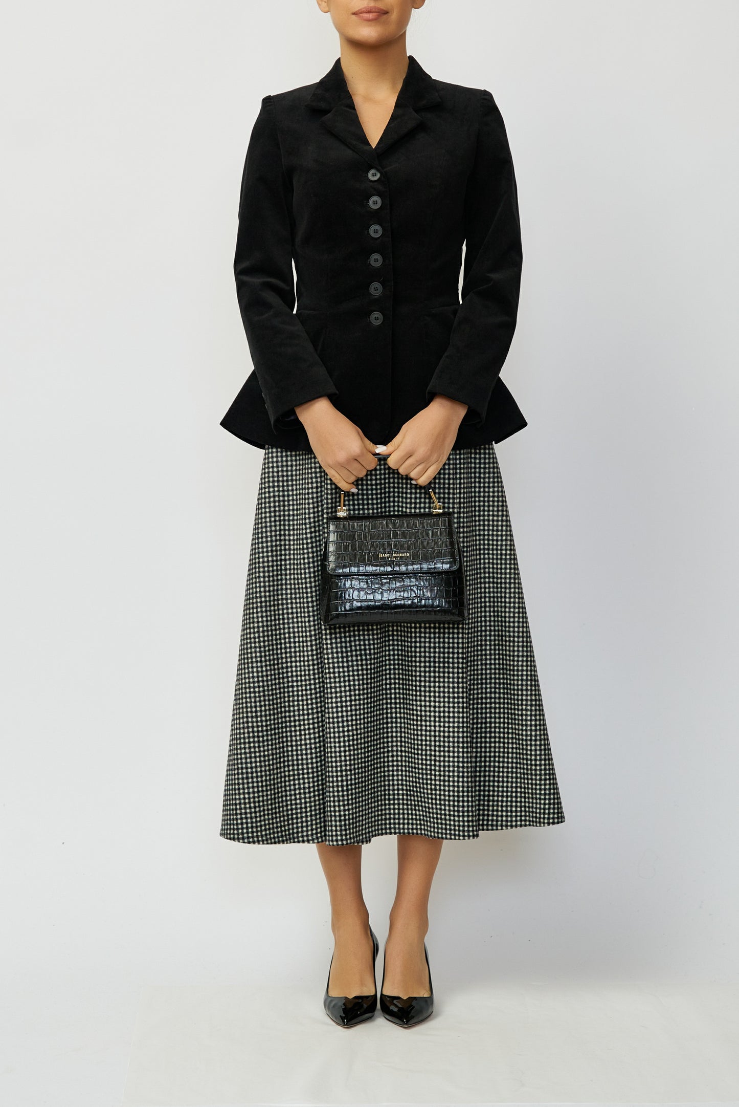 Wide pleated midi skirt made of 100% wool in small checks