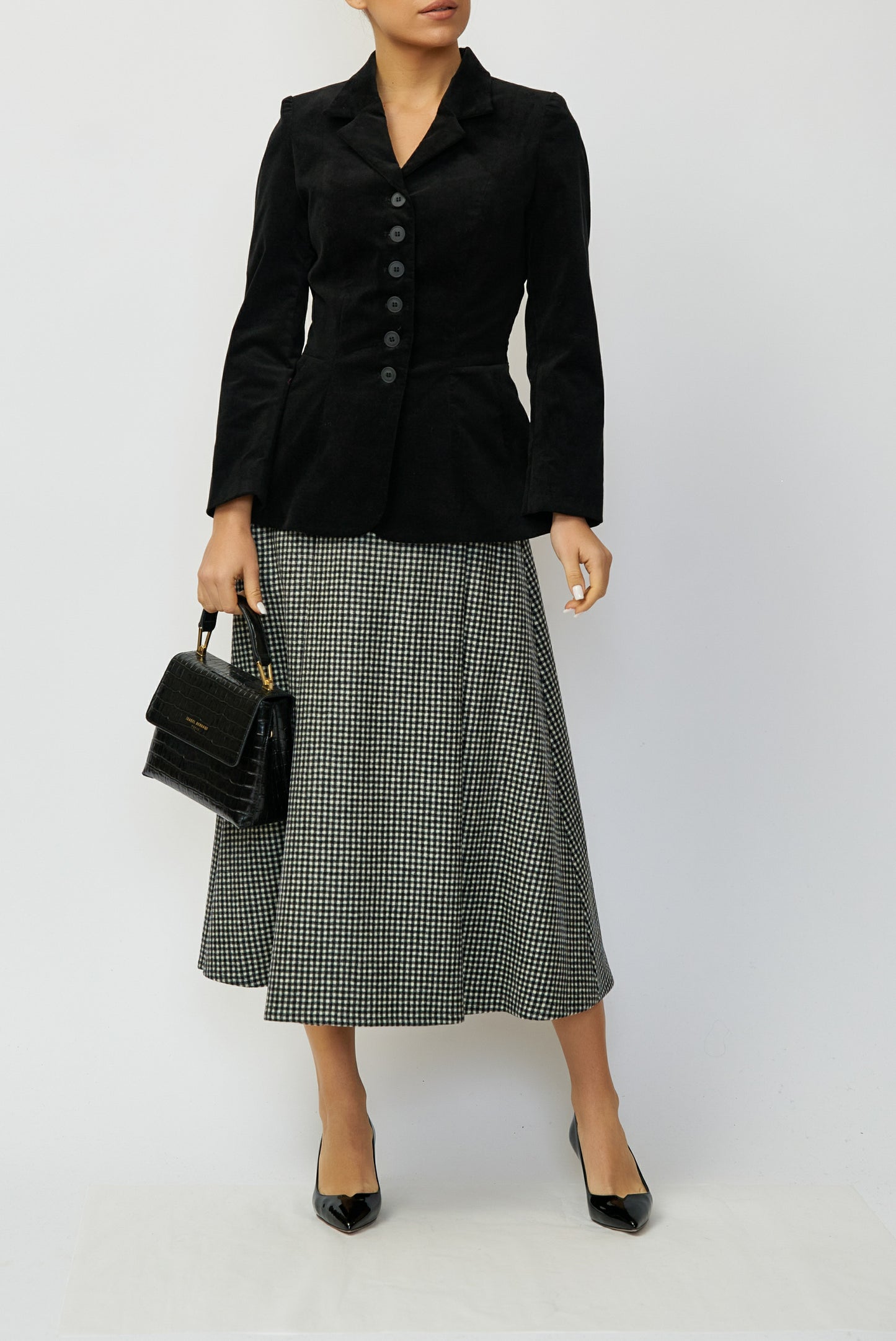 Wide pleated midi skirt made of 100% wool in small checks