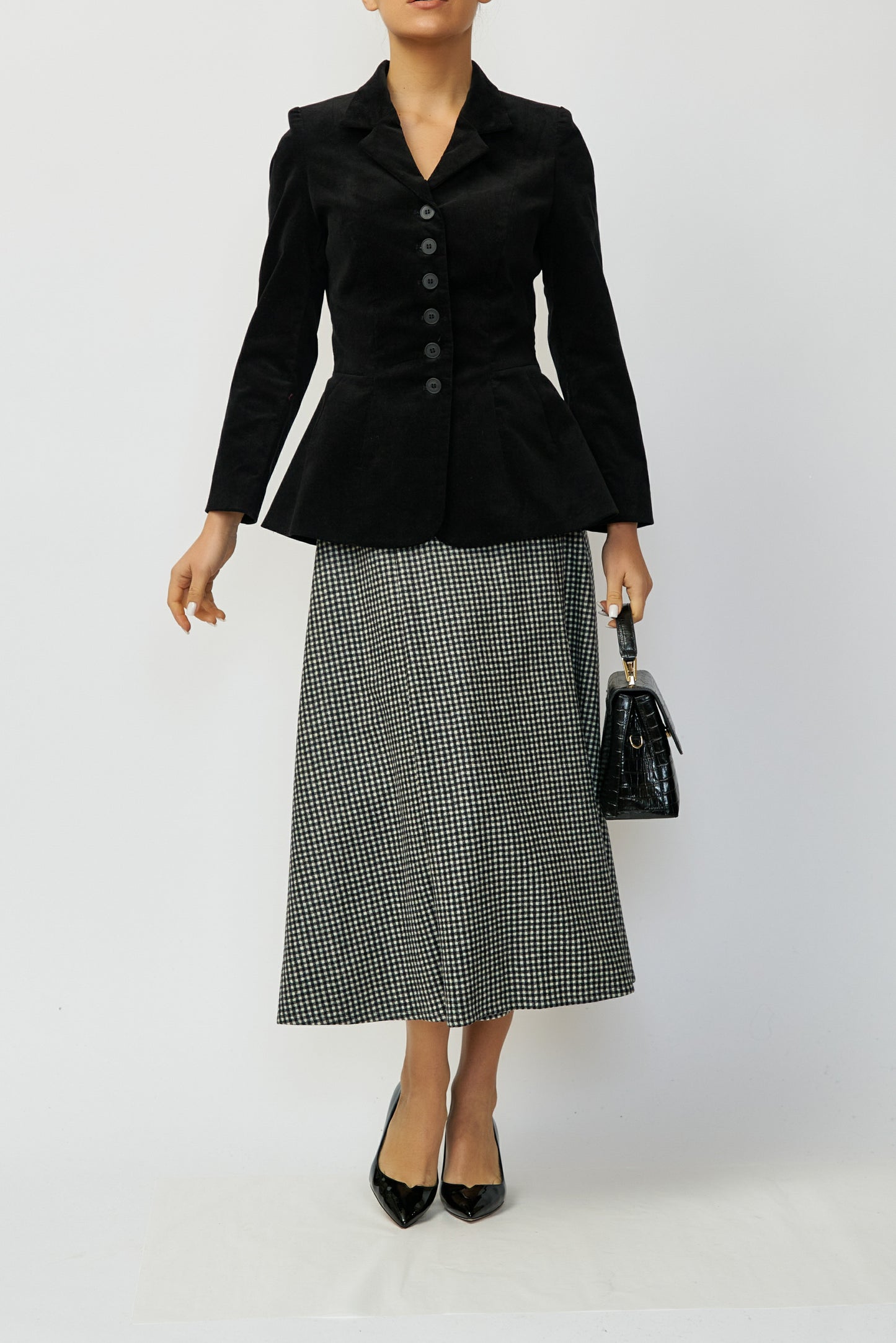 Wide pleated midi skirt made of 100% wool in small checks