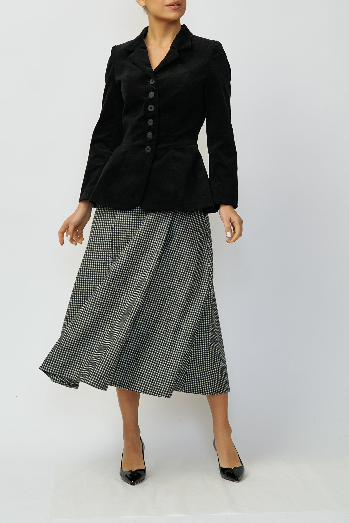 Wide pleated midi skirt made of 100% wool in small checks