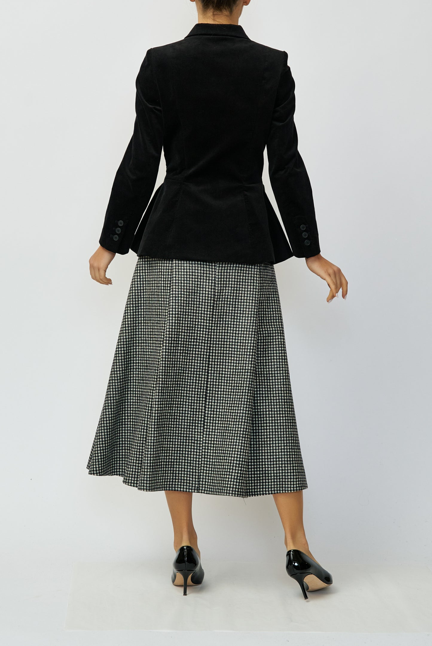 Wide pleated midi skirt made of 100% wool in small checks