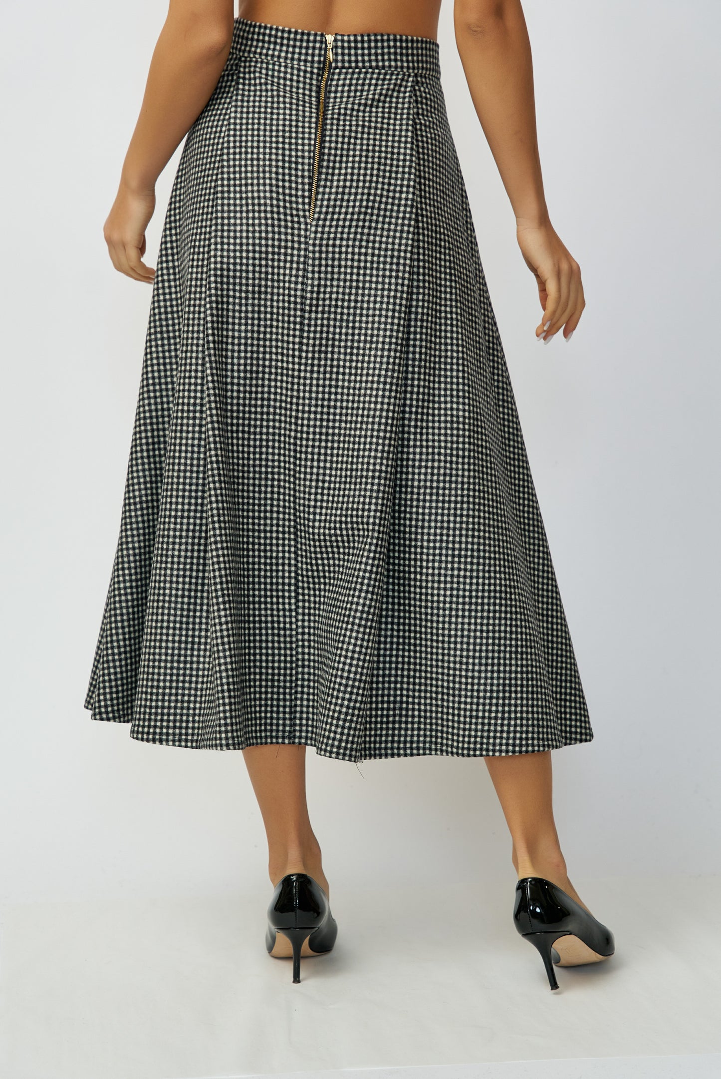 Wide pleated midi skirt made of 100% wool in small checks