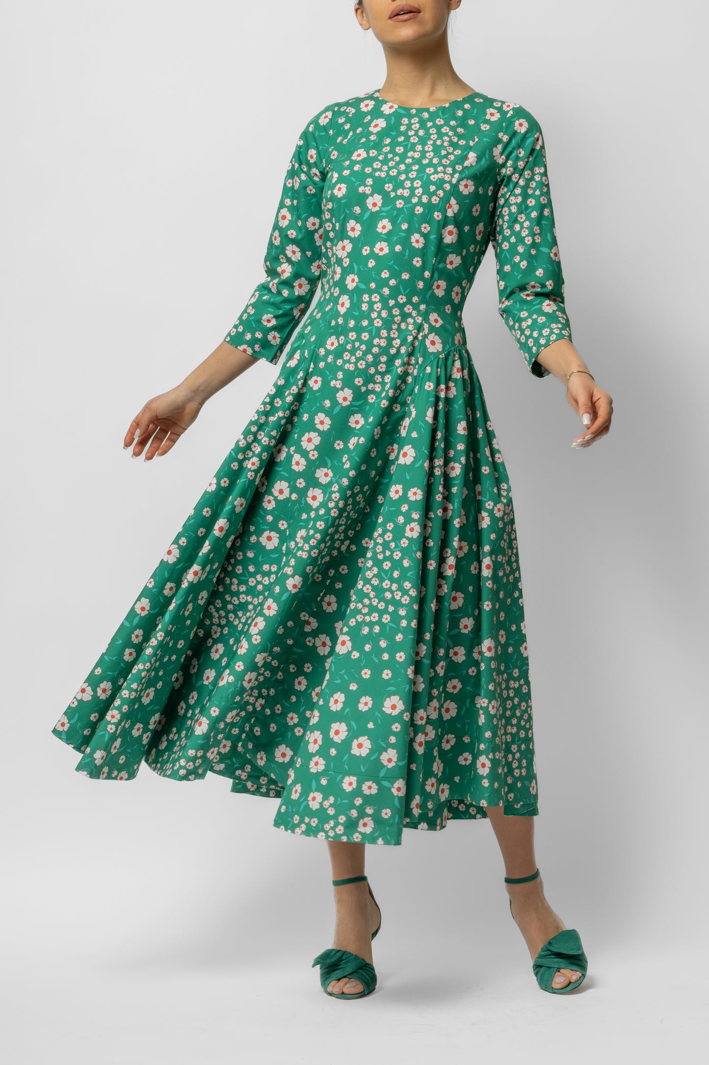 Rochie midi din bumbac cu flori pe verde