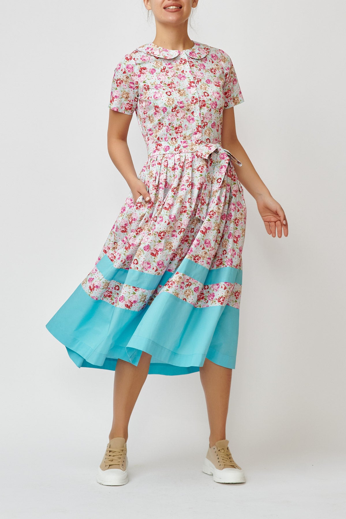 Rochie camasa cu maneci scurte, din poplin floral cu bordura bleu deschis