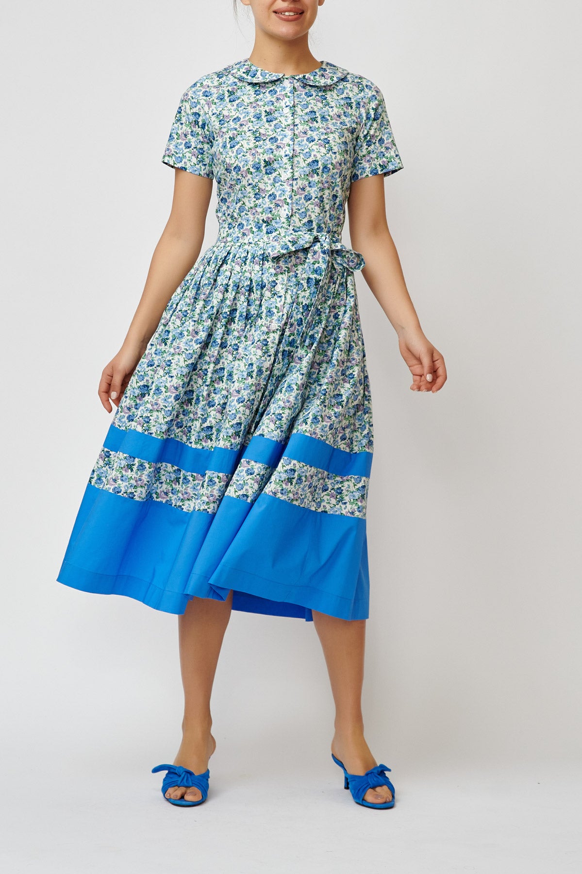 Shirt dress with short sleeves, in floral poplin with blue border