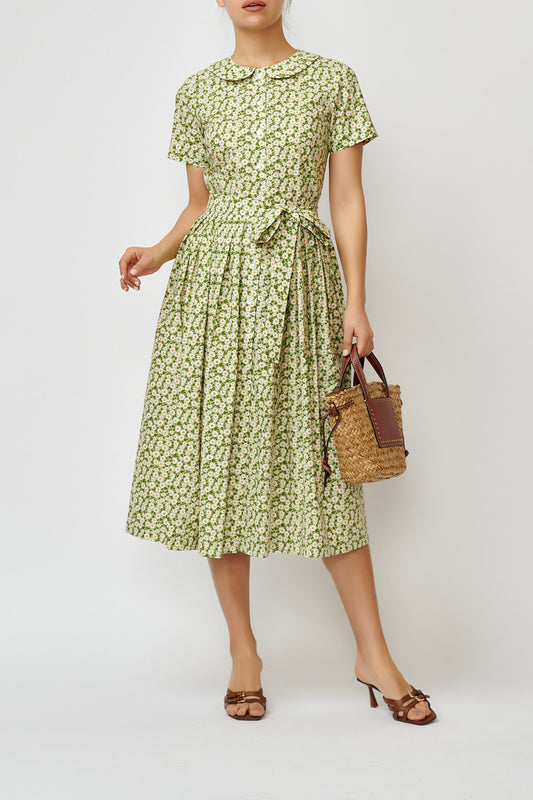 Shirt dress with short sleeves, made of poplin with daisies on green