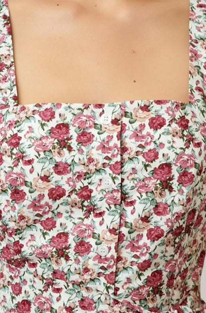 Dress with straps, made of cotton with a print of small flowers on white