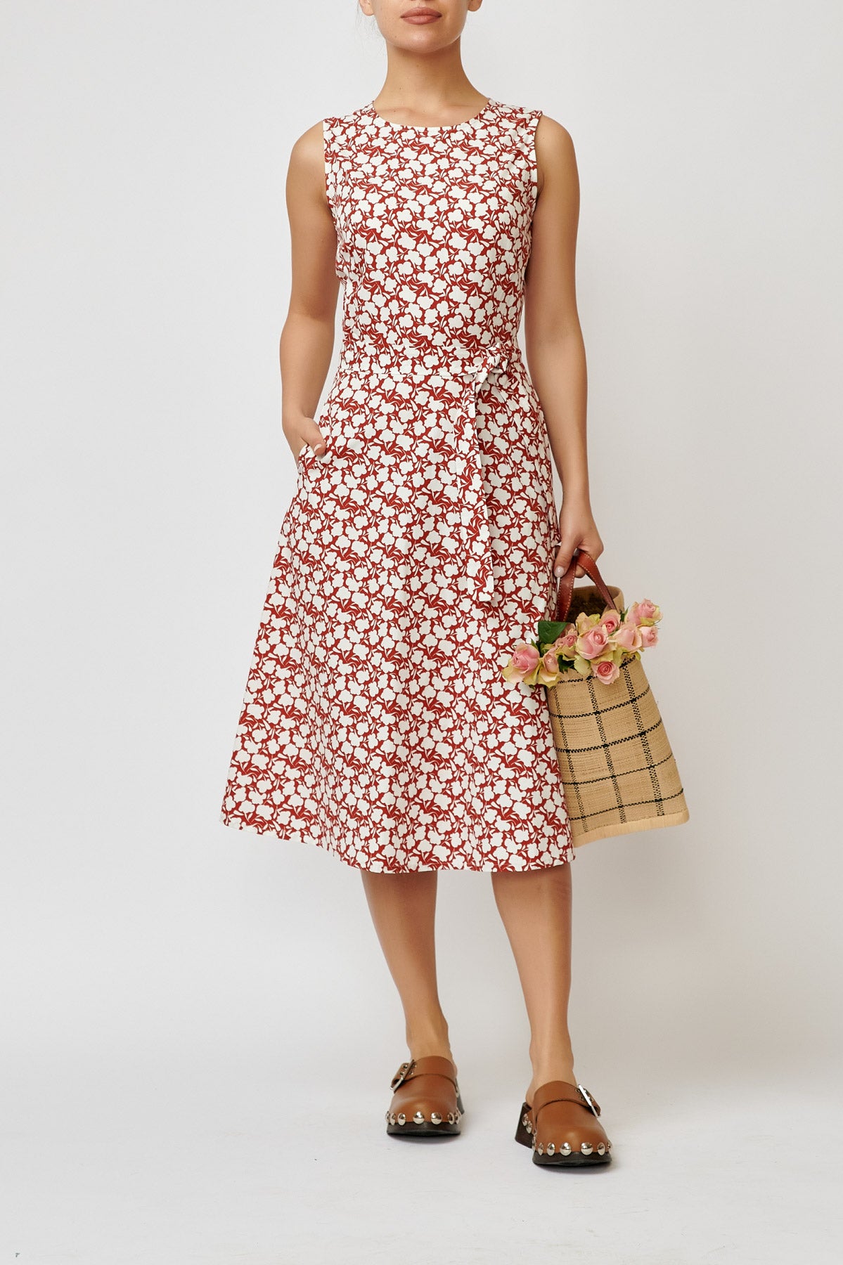 Sleeveless poplin dress with brick print