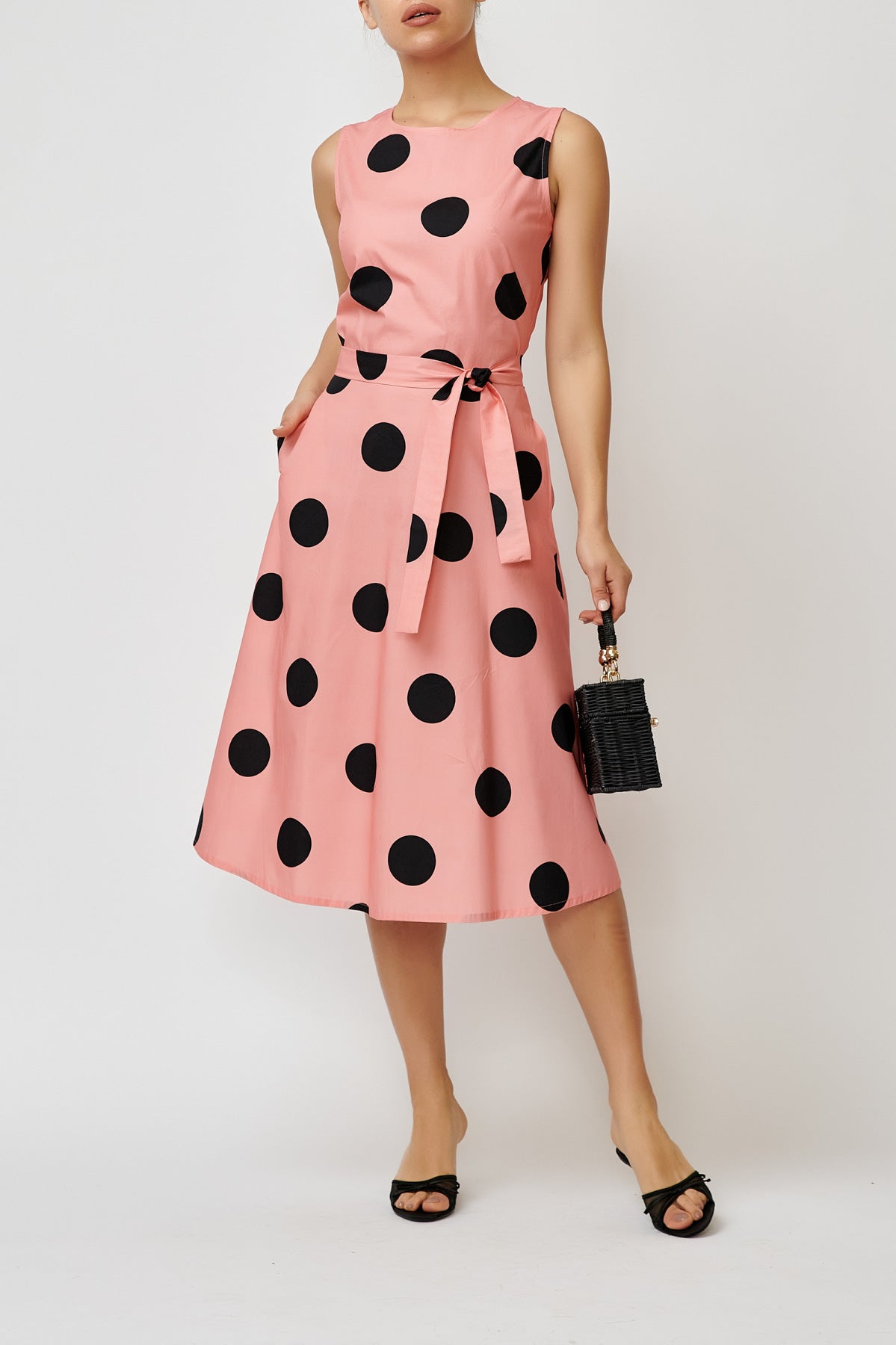 Sleeveless poplin dress with black and pink polka dots