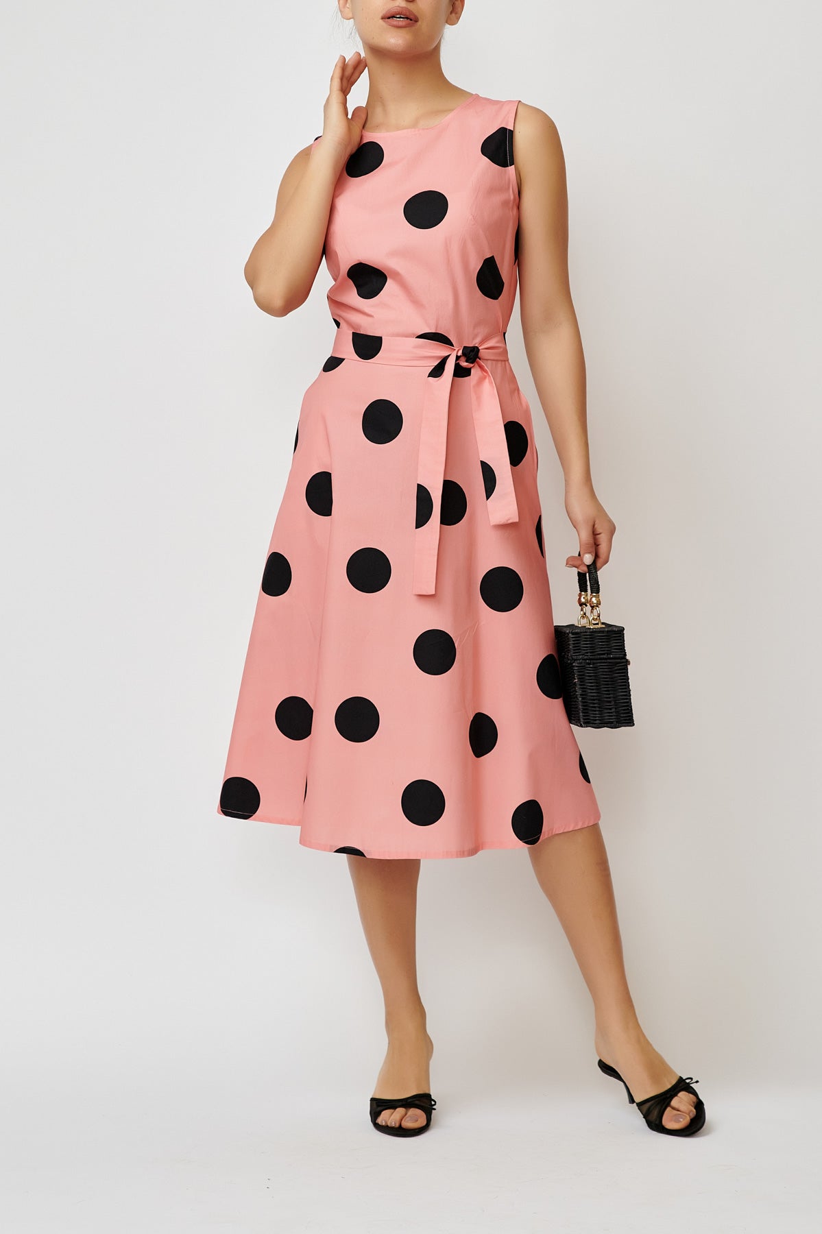 Sleeveless poplin dress with black and pink polka dots