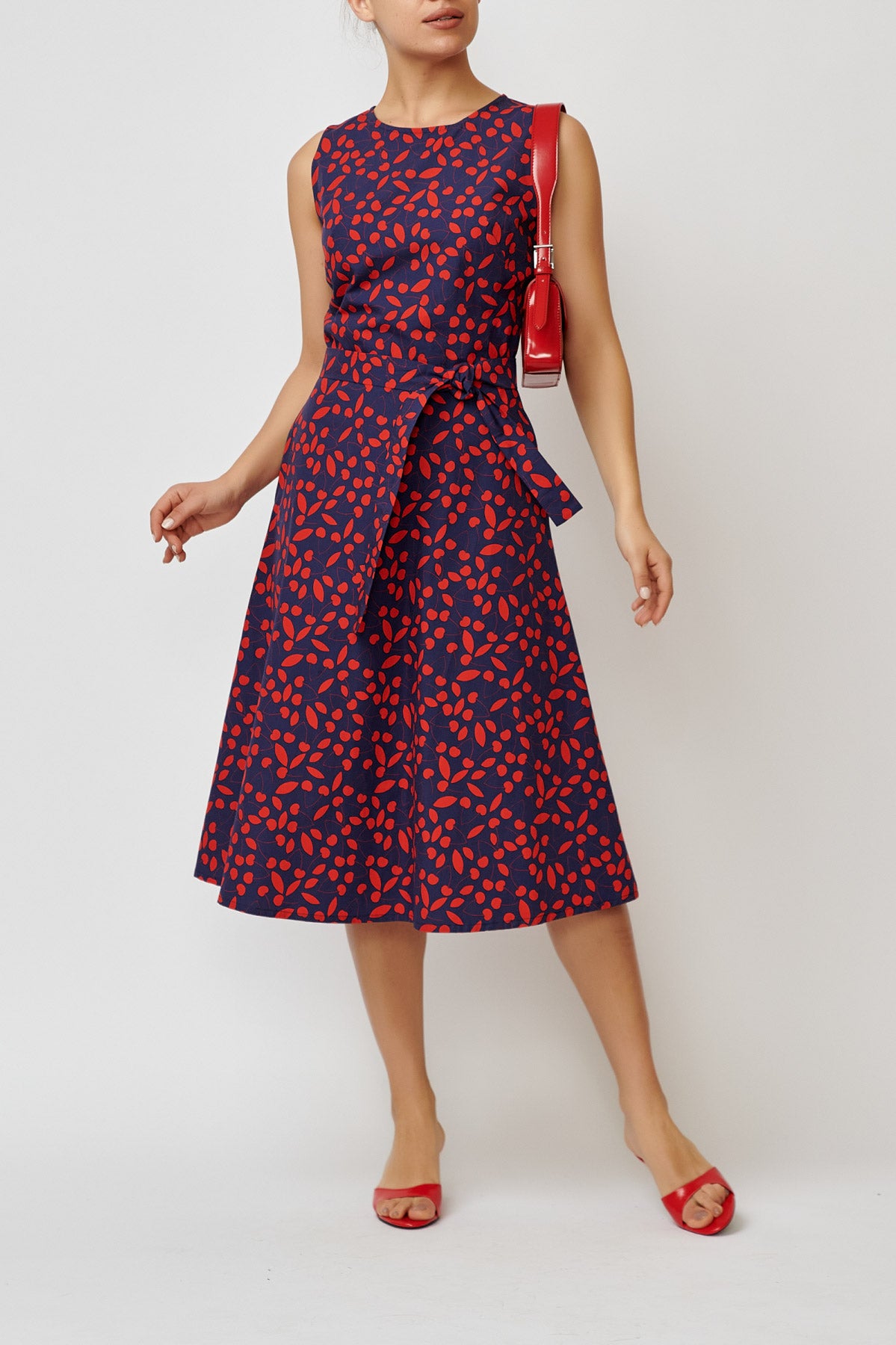 Sleeveless poplin dress with cherries on navy blue