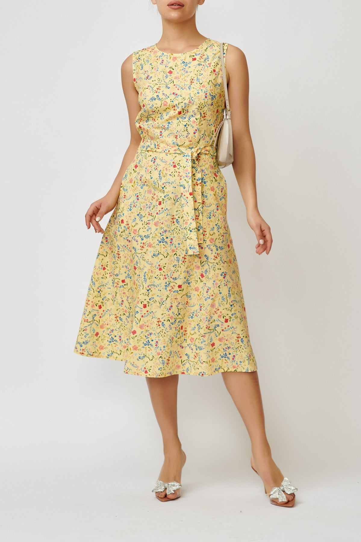 Sleeveless poplin dress with small flowers on a yellow background