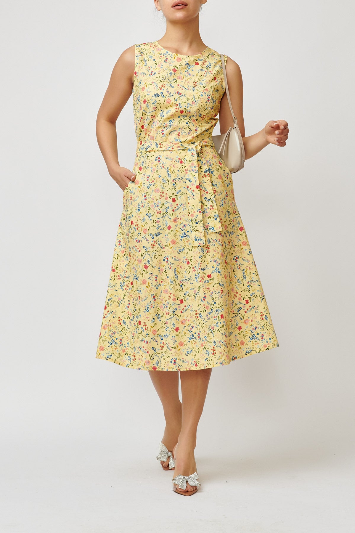 Sleeveless poplin dress with small flowers on a yellow background