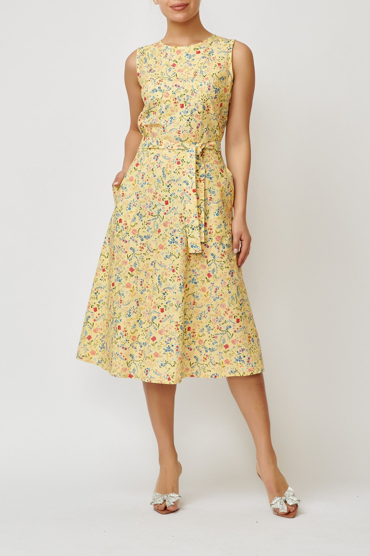 Sleeveless poplin dress with small flowers on a yellow background