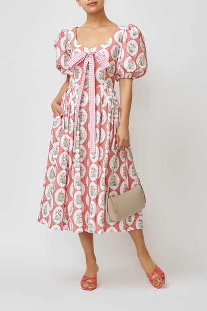 Cotton dress with "Aman" print on pink