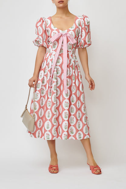 Cotton dress with "Aman" print on pink