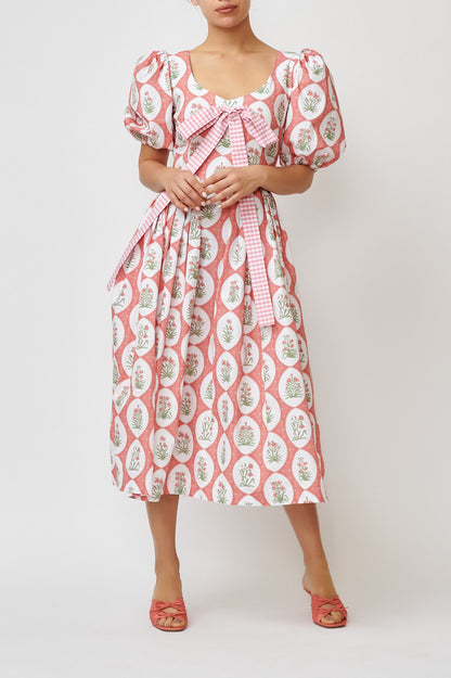 Cotton dress with "Aman" print on pink