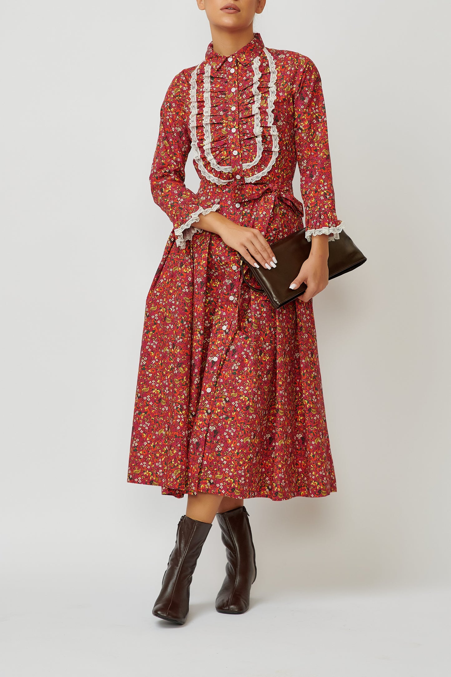 Cotton midi shirt dress with a print of small flowers on the grain