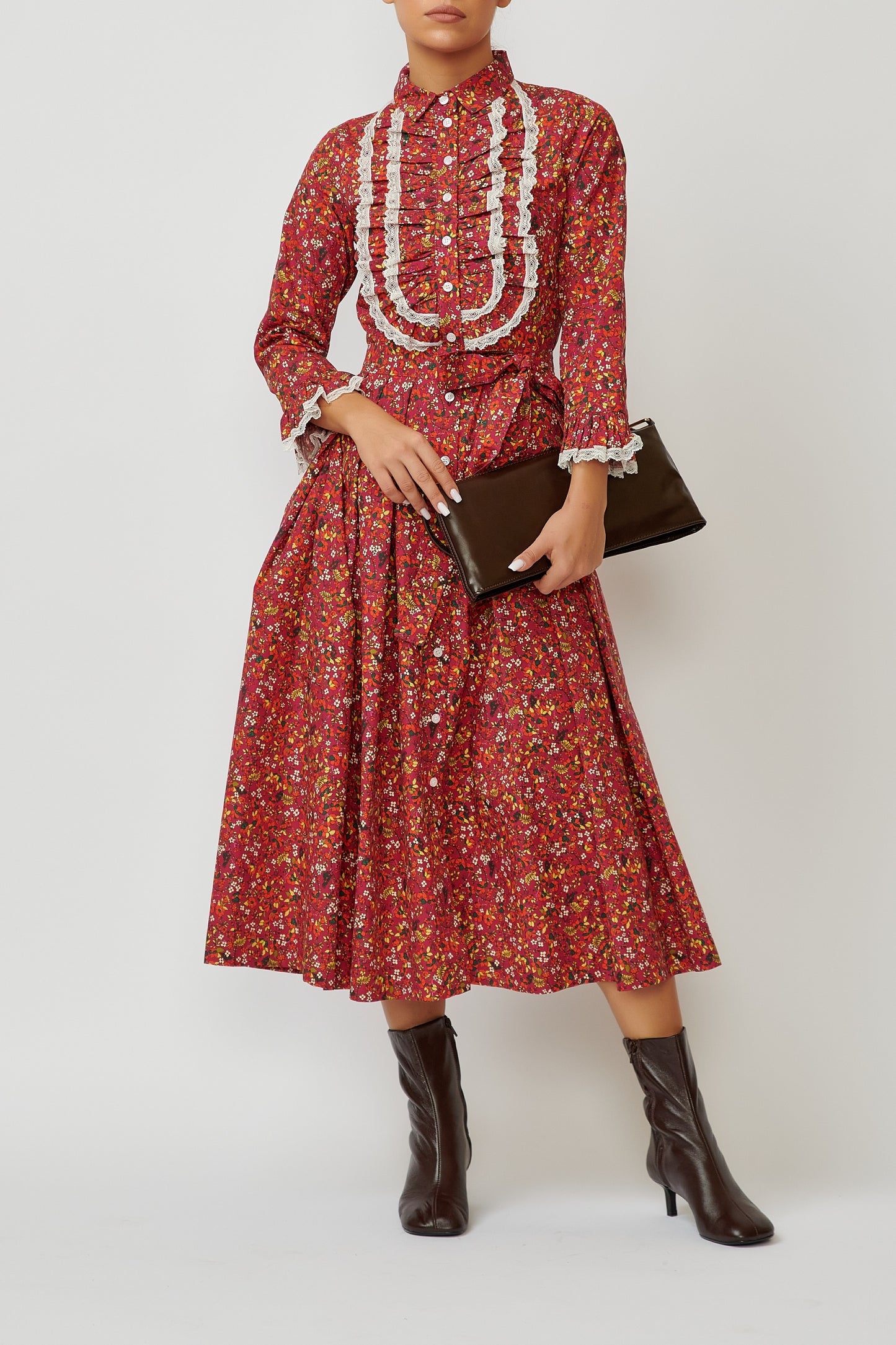 Cotton midi shirt dress with a print of small flowers on the grain