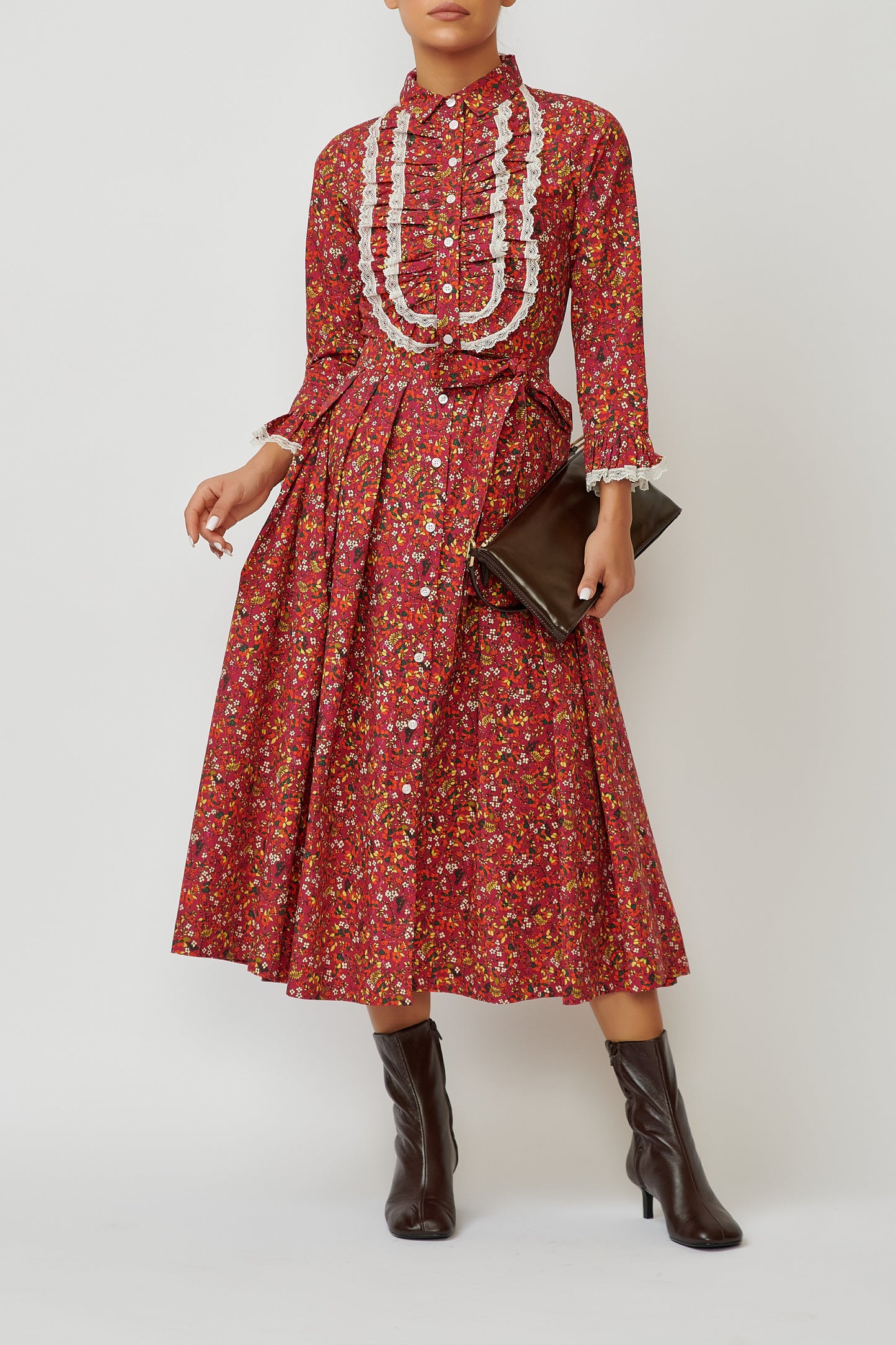 Cotton midi shirt dress with a print of small flowers on the grain